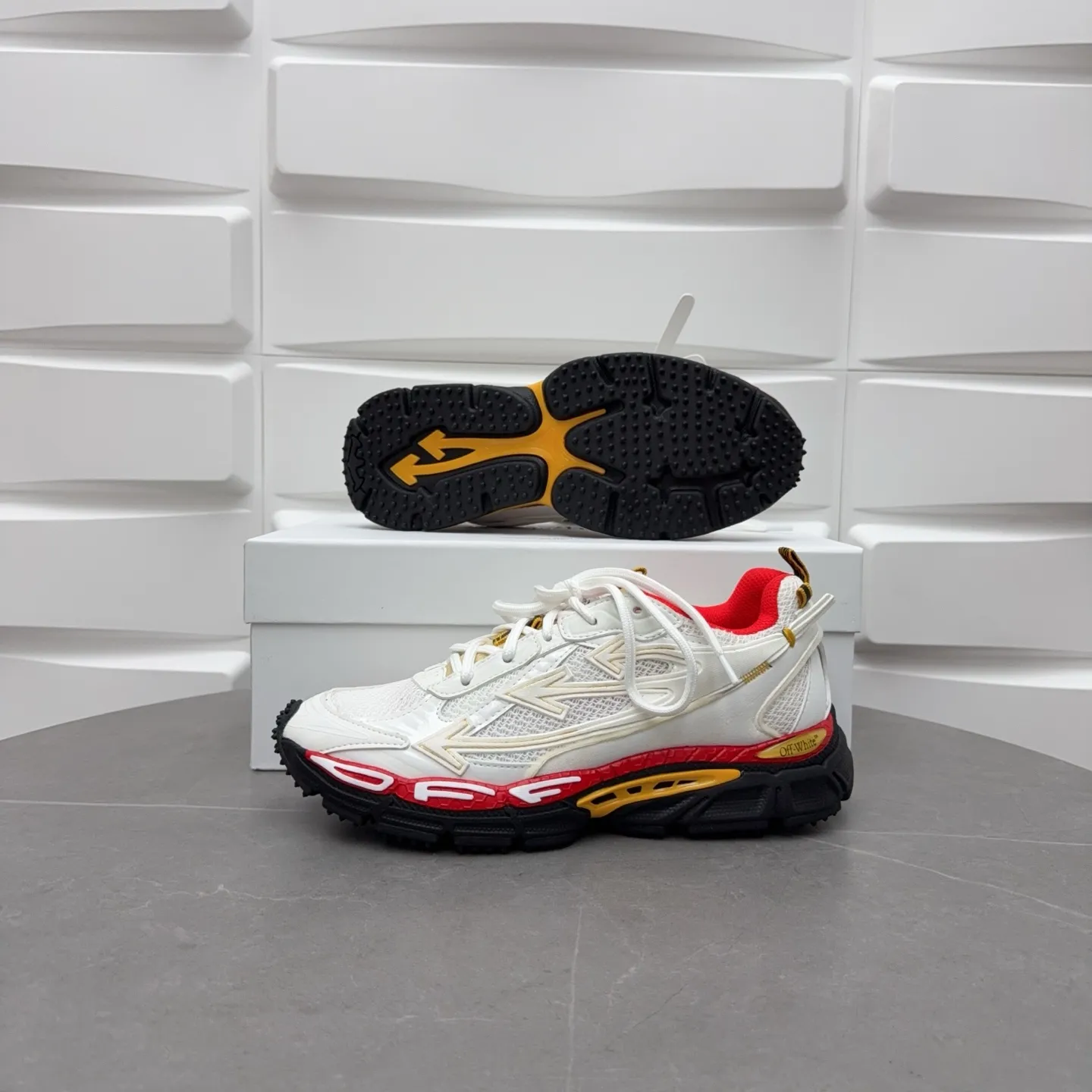 【off- white】P: 720💰Couple style👫, Size: 35-44 (Male 38.45.46 custom-made) High-quality version👊"Out of office" series original mold opening, original lasting, production process 1:1 original version ➰OFF GREY) OFF-WHITE Be Right Back Couple style👫Round toe lace-up arrow pattern low-top lifestyle casual shoes green. A running shoe called the "Be Right Back" sneaker. The design of this sneaker is inspired by Japanese sports aesthetics and craftsmanship, with running performance and principles at its core.